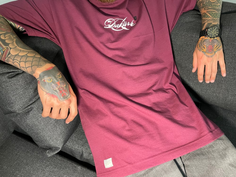 (Burgandy) The "Fancy Script" Daküri tee