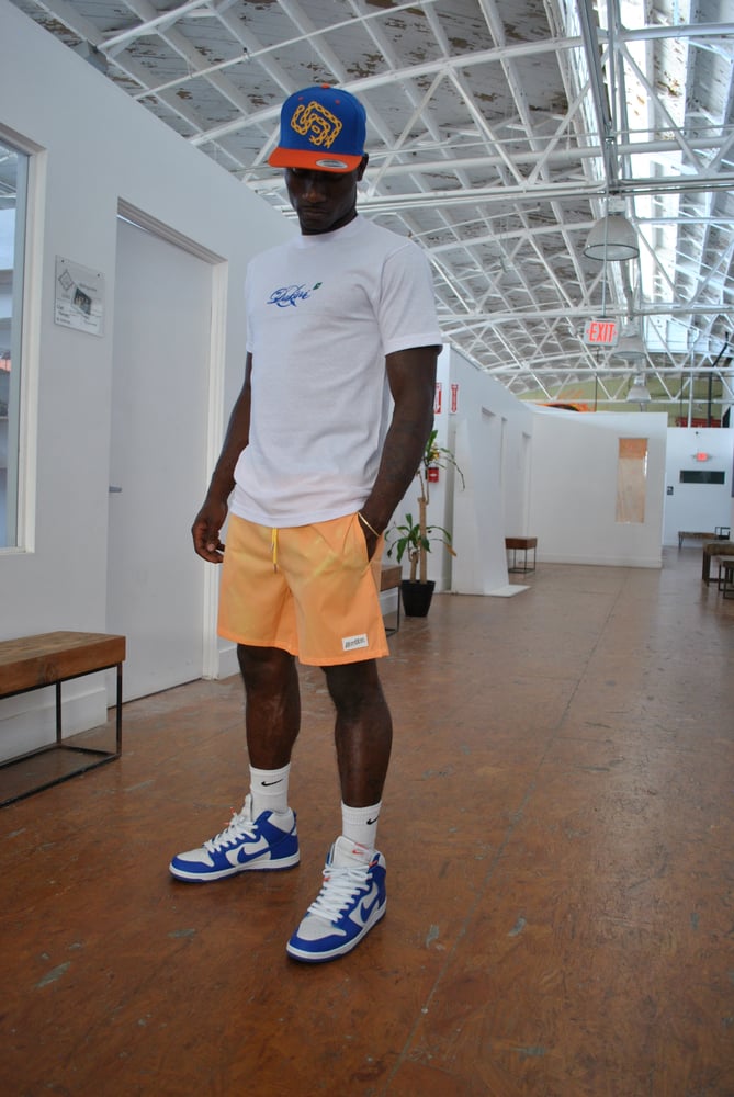 (White) The "Fancy Script" Daküri tee