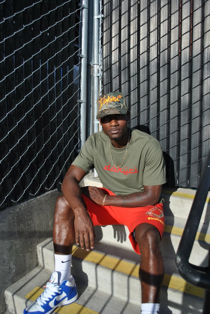 The "Foreign" Daküri tee (olive green)